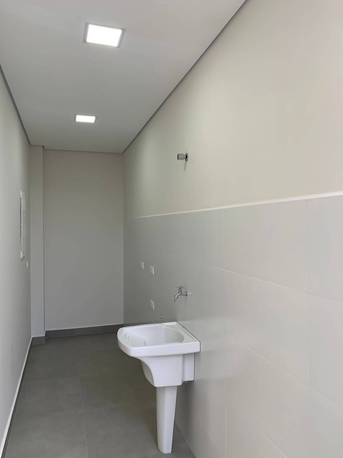 Casa à venda com 4 quartos, 270m² - Foto 8