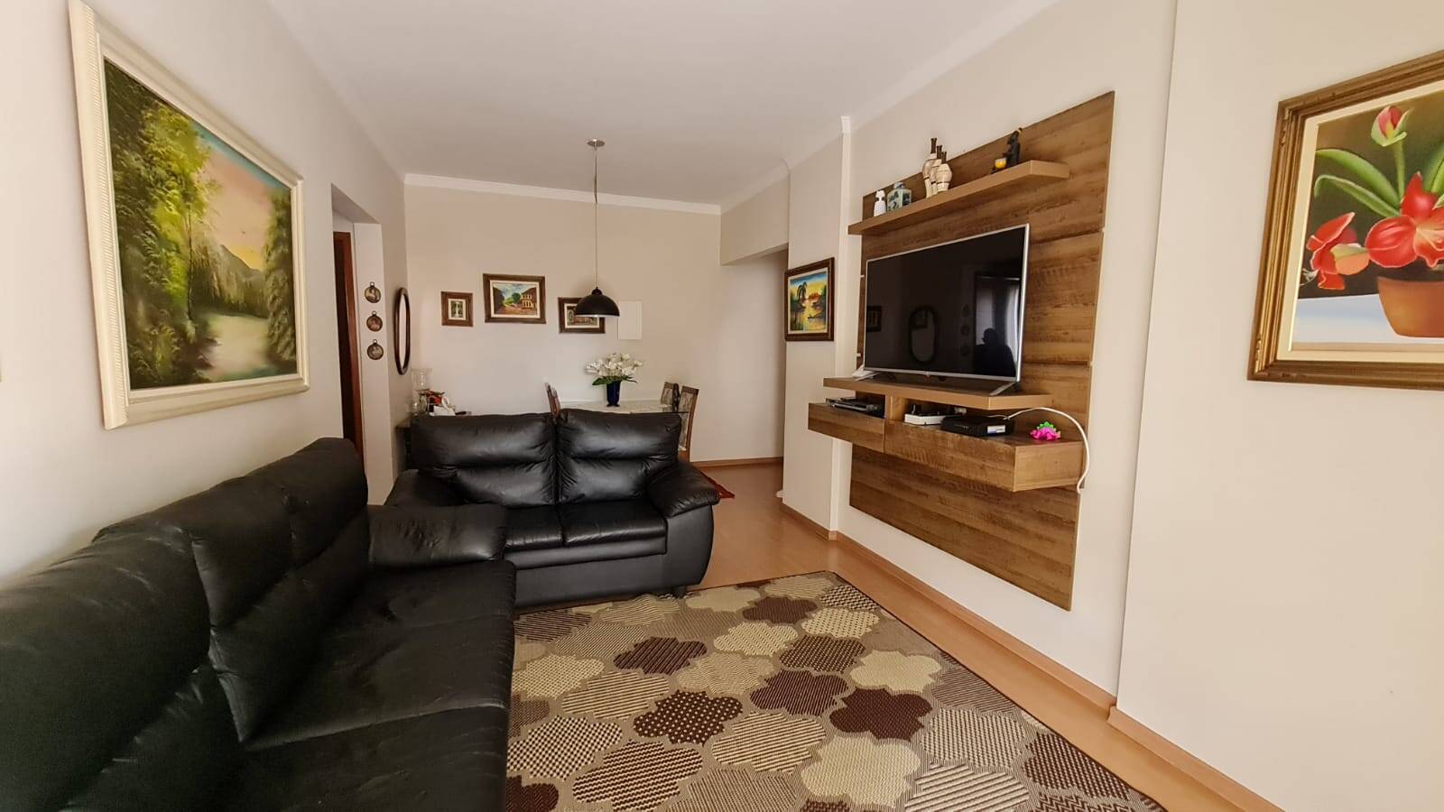 Apartamento à venda com 2 quartos, 70m² - Foto 1