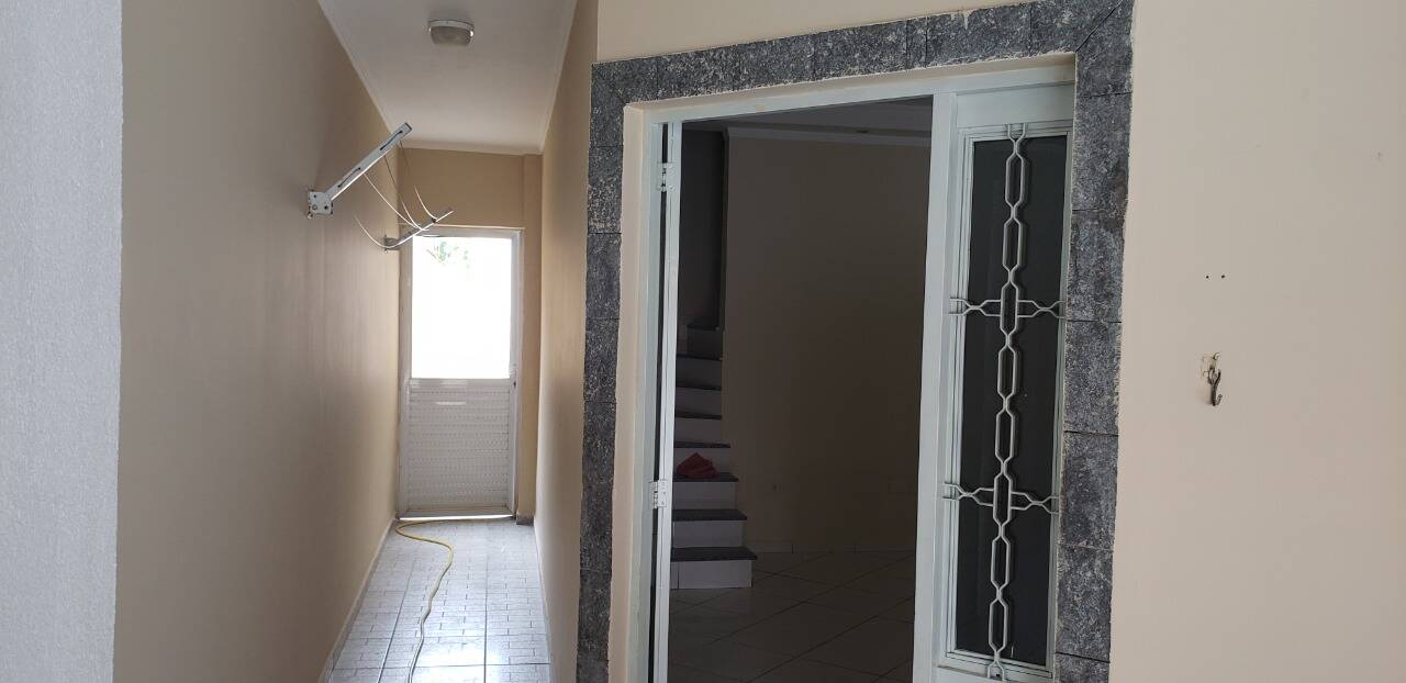 Casa à venda com 4 quartos, 195m² - Foto 3
