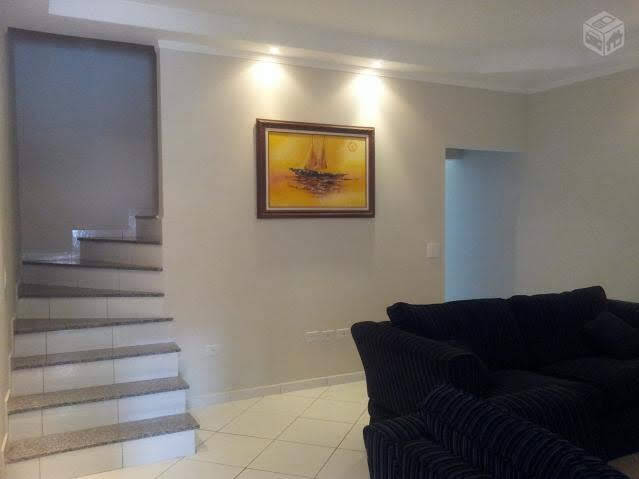 Casa à venda com 4 quartos, 195m² - Foto 2