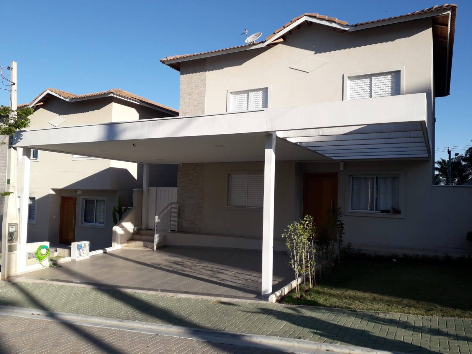 Casa à venda com 4 quartos, 136m² - Foto 1