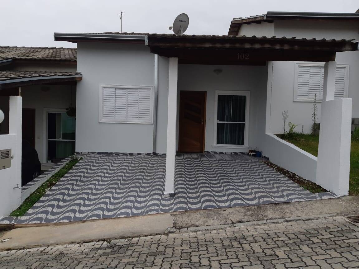 Casa à venda com 2 quartos, 67m² - Foto 1