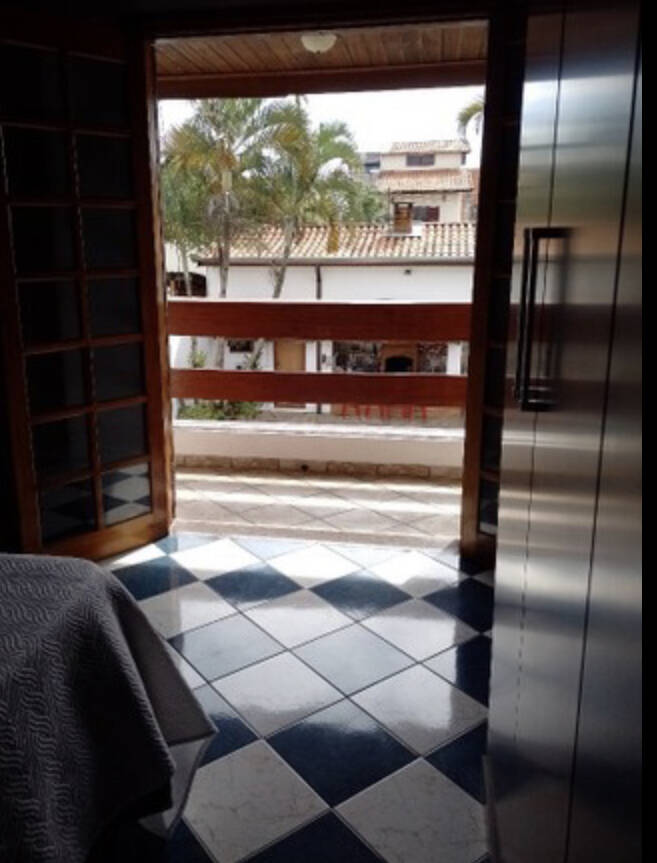 Casa à venda com 2 quartos, 170m² - Foto 2