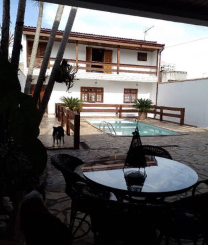 Casa à venda com 2 quartos, 170m² - Foto 1