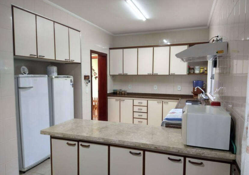 Casa à venda com 5 quartos, 264m² - Foto 2