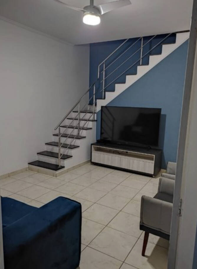 Casa à venda com 2 quartos, 80m² - Foto 1
