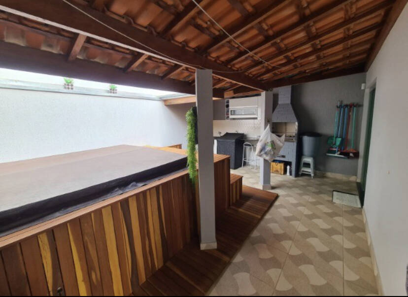 Casa à venda com 4 quartos, 96m² - Foto 2