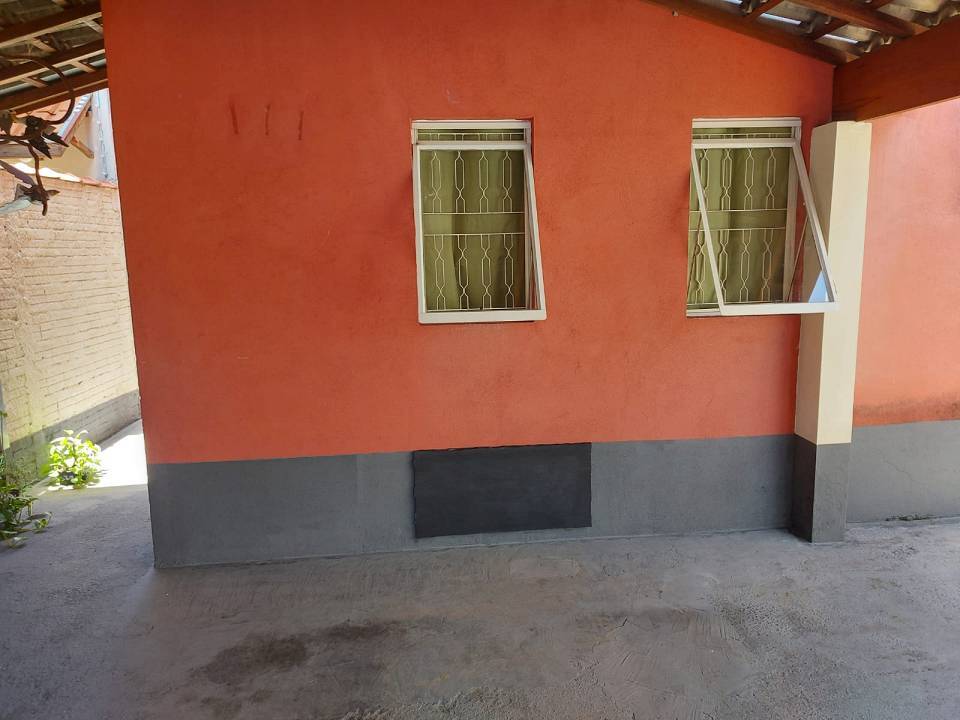 Casa à venda com 2 quartos, 80m² - Foto 2