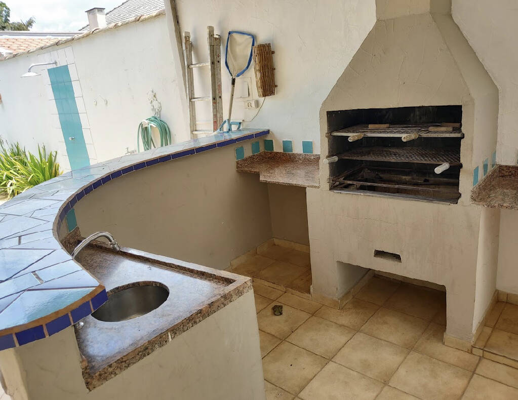 Casa à venda com 3 quartos, 337m² - Foto 4