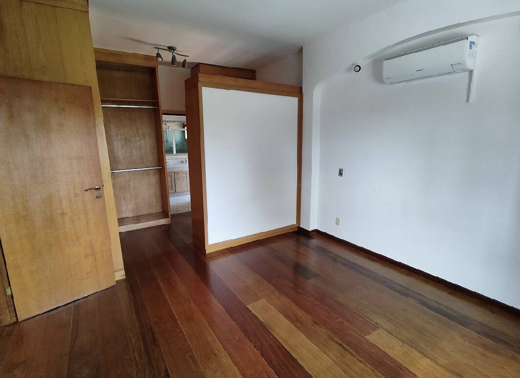 Casa à venda com 3 quartos, 337m² - Foto 9