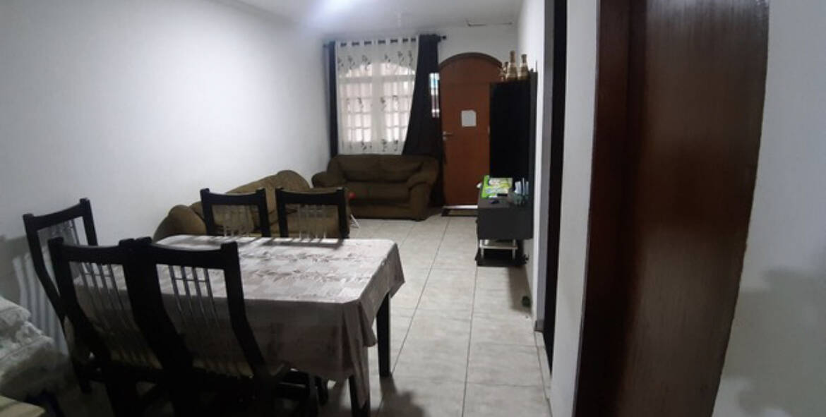 Casa à venda com 2 quartos, 200m² - Foto 2