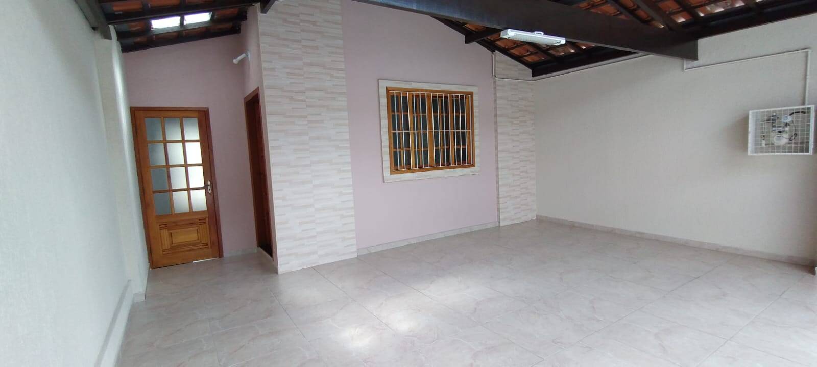 Casa à venda com 2 quartos, 68m² - Foto 3