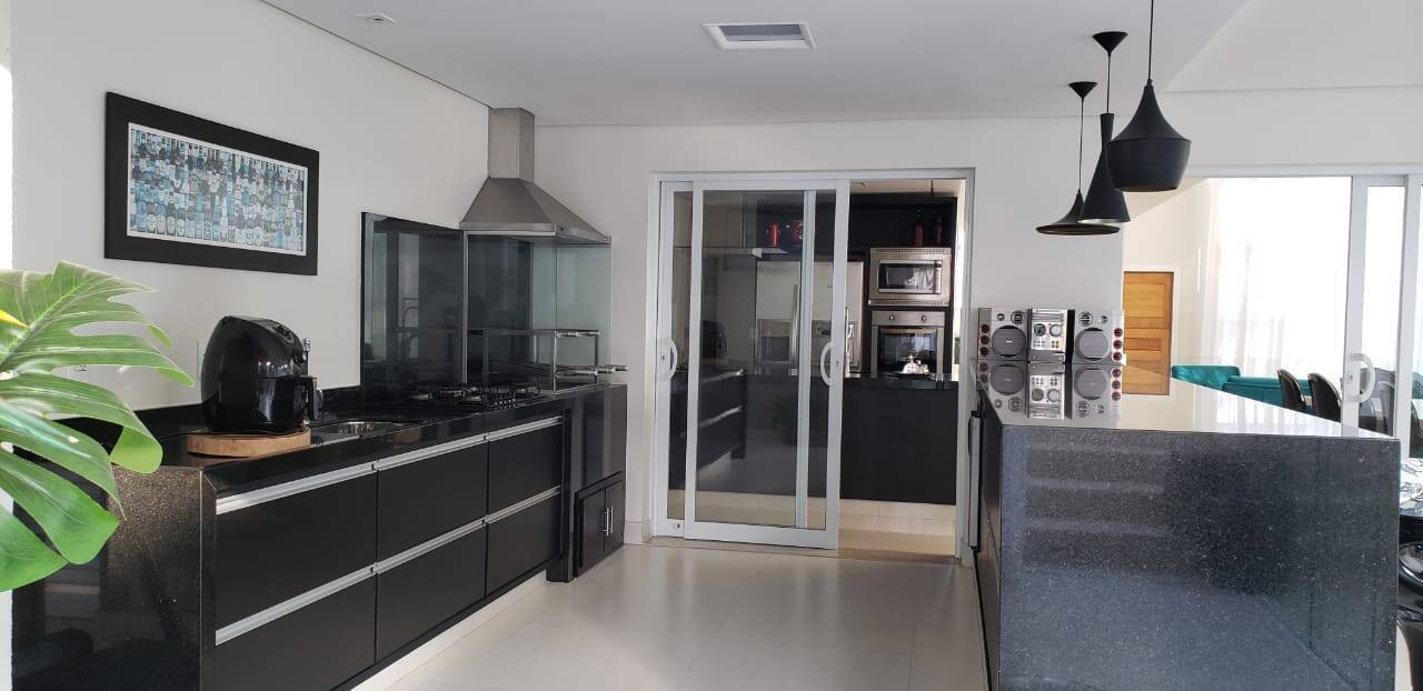Casa à venda com 4 quartos, 347m² - Foto 6