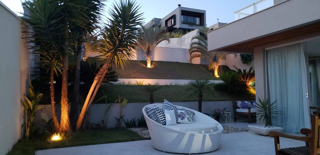 Casa à venda com 4 quartos, 347m² - Foto 8