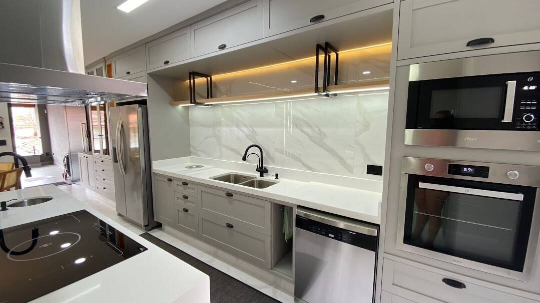 Casa à venda com 3 quartos, 210m² - Foto 2
