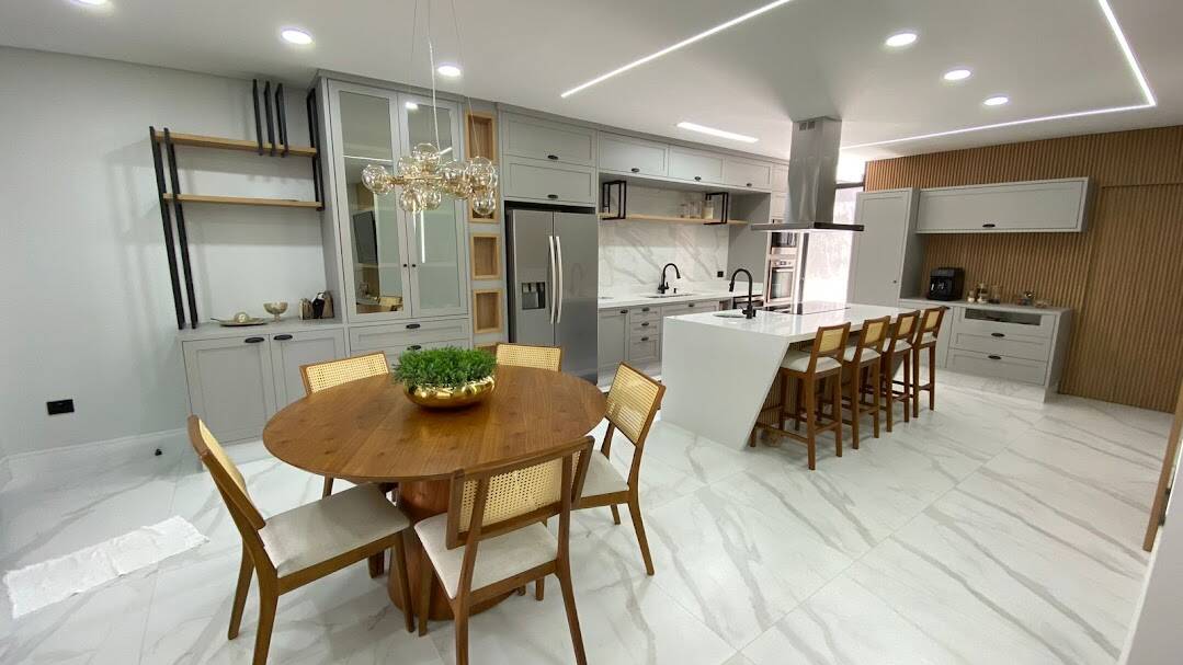 Casa à venda com 3 quartos, 210m² - Foto 1