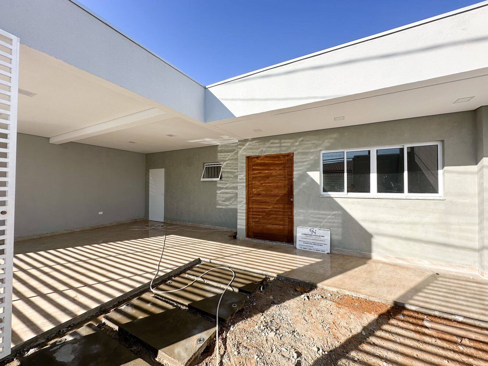 Casa à venda com 3 quartos, 143m² - Foto 1