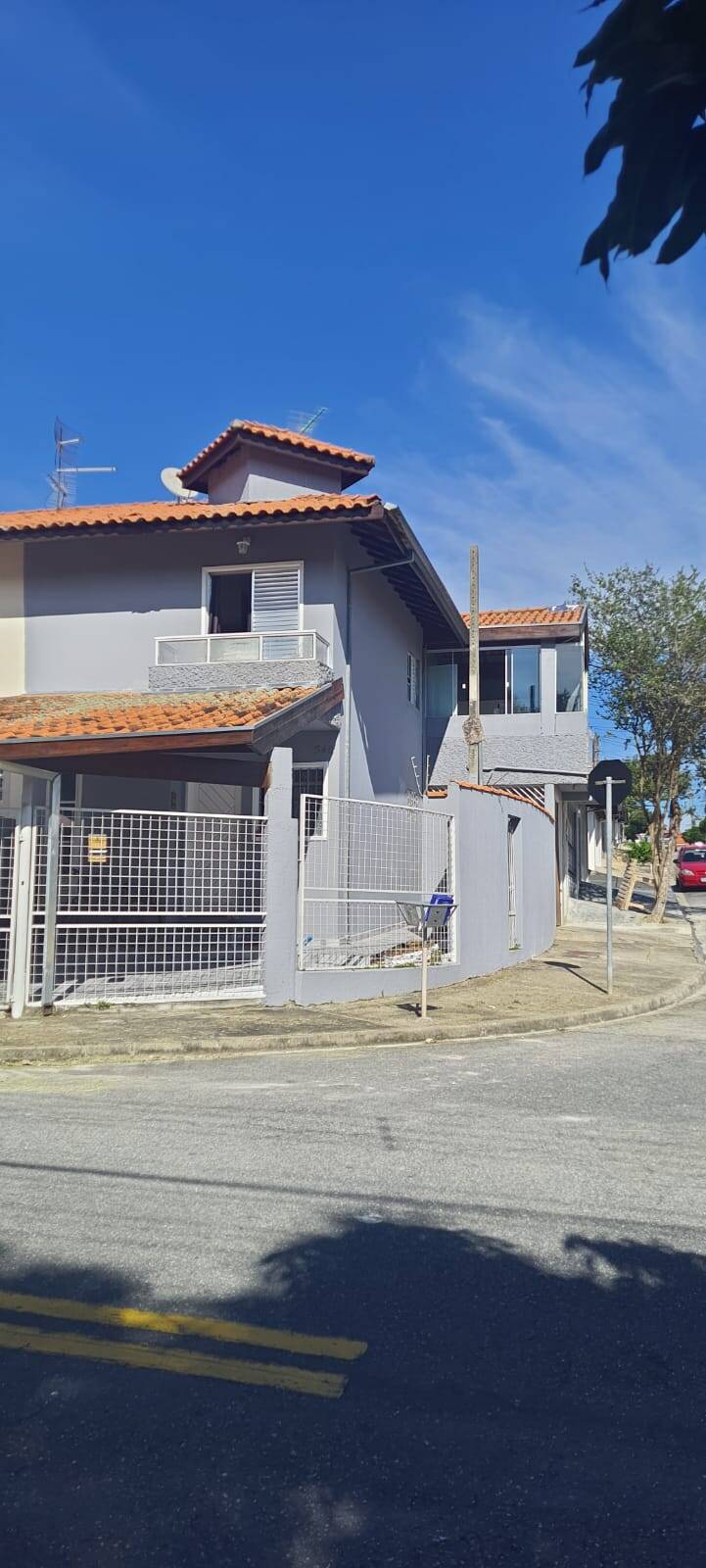 Sobrado à venda com 2 quartos, 96m² - Foto 1