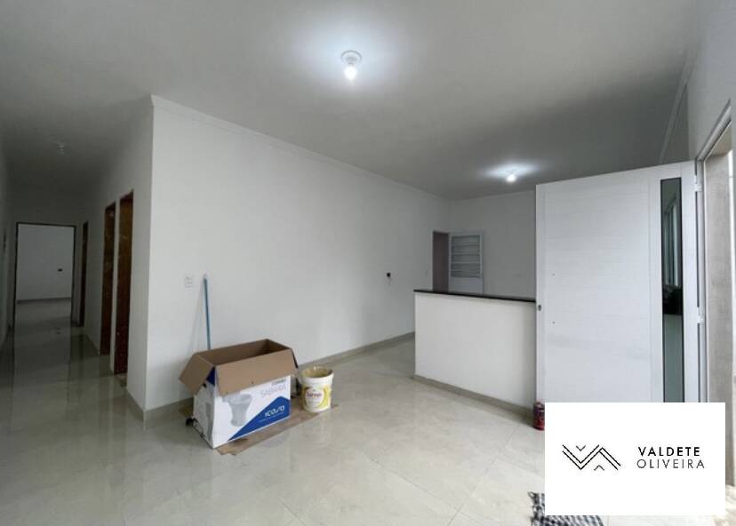Casa à venda com 3 quartos, 77m² - Foto 1