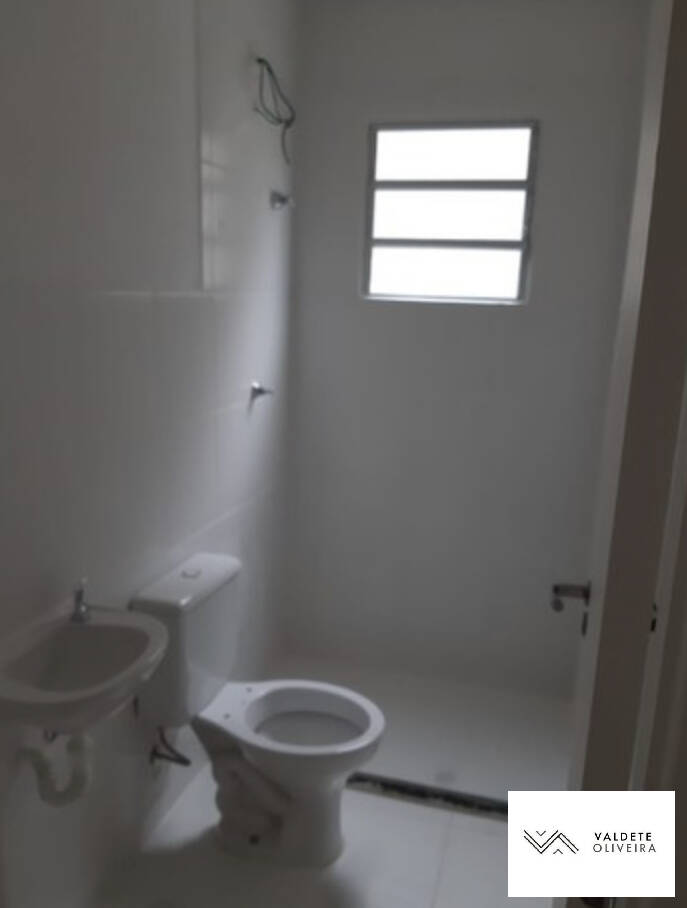Casa à venda com 2 quartos, 55m² - Foto 9