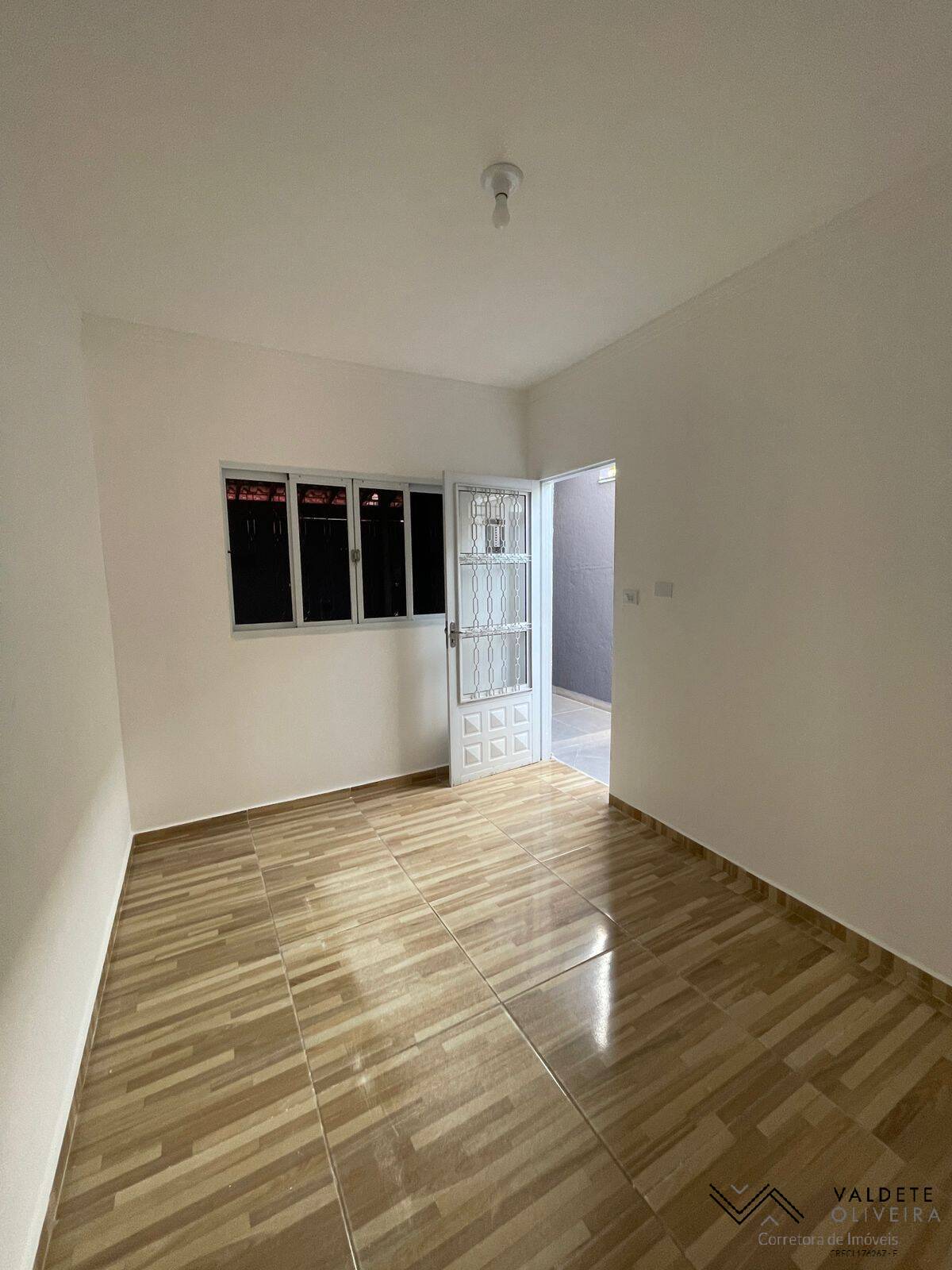 Casa à venda com 2 quartos, 74m² - Foto 2