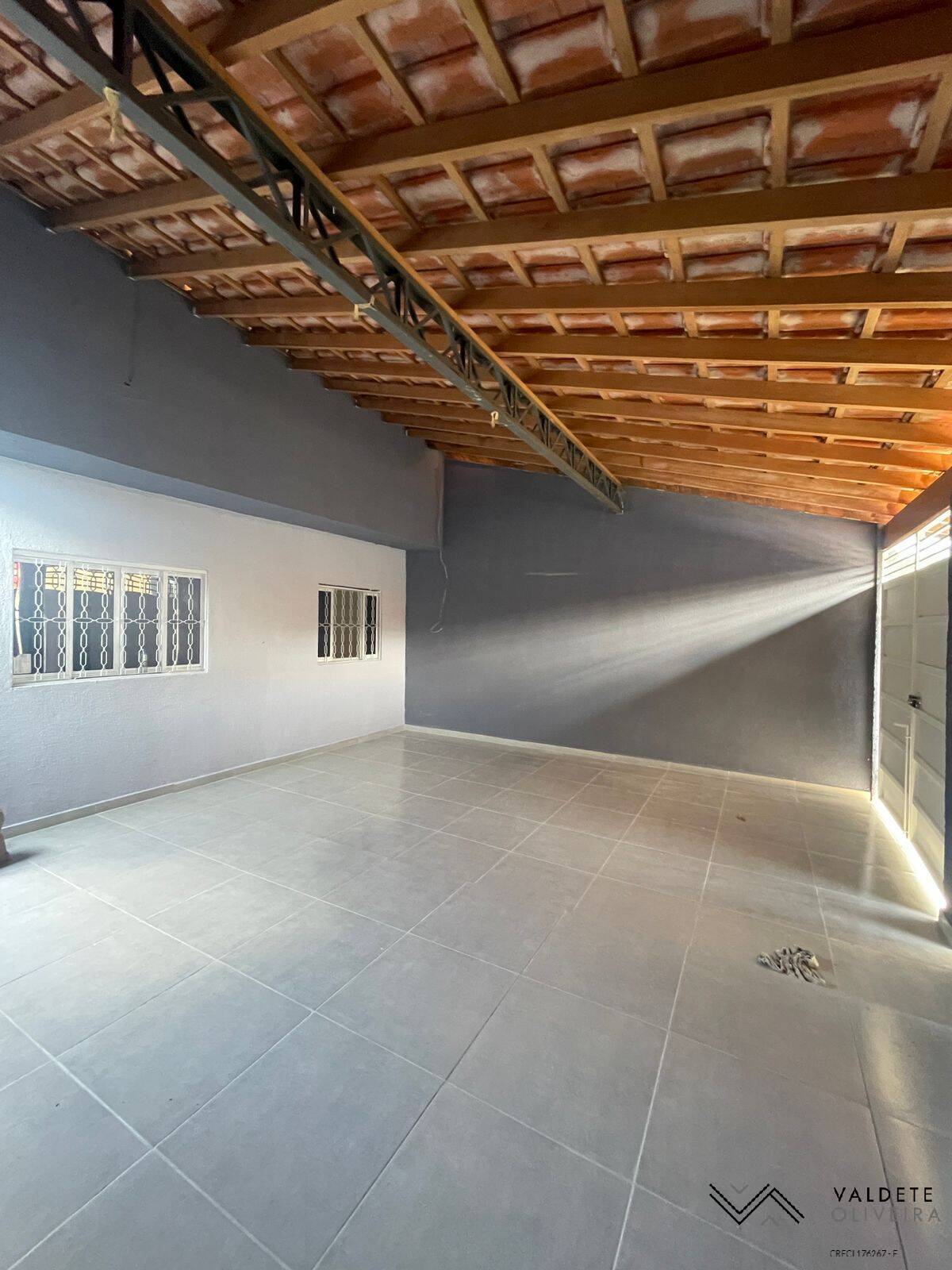 Casa à venda com 2 quartos, 74m² - Foto 1