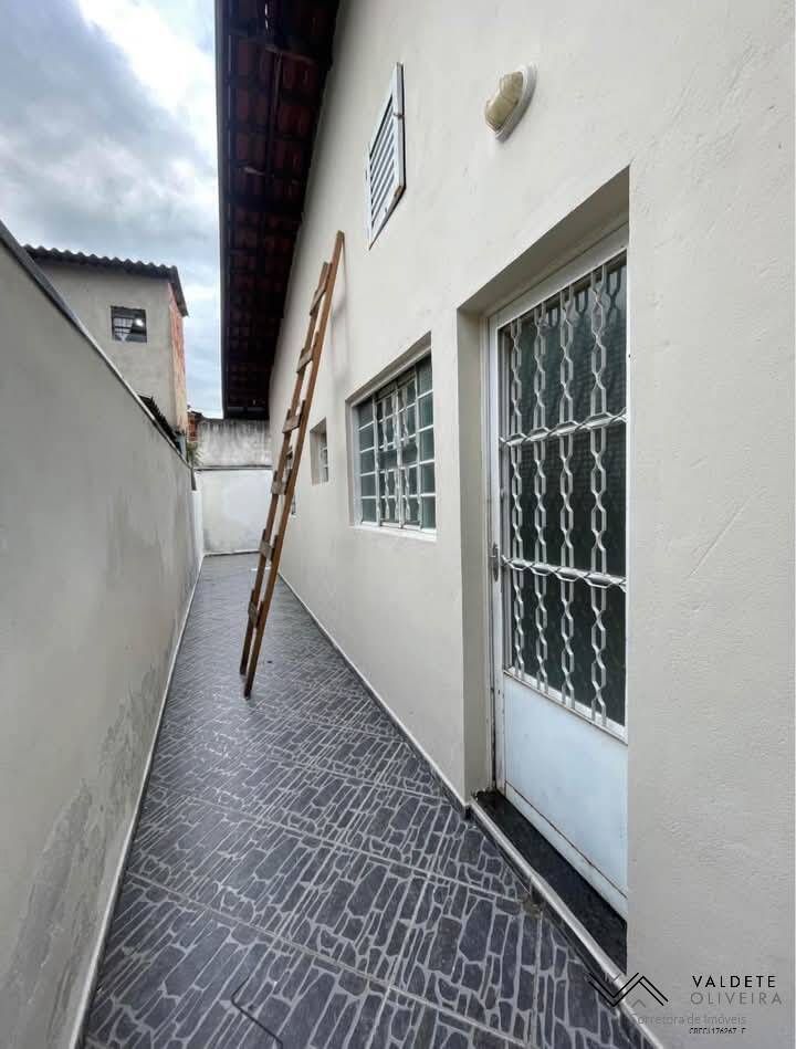 Casa à venda com 3 quartos, 80m² - Foto 2