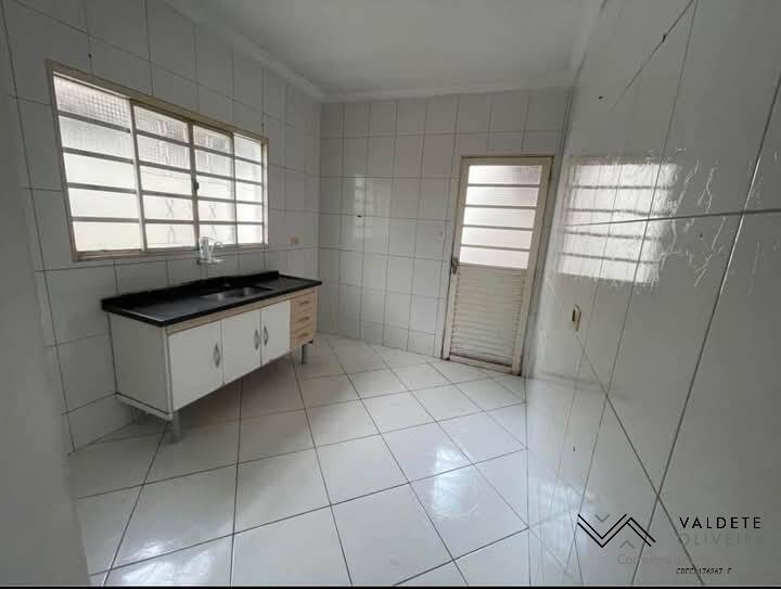 Casa à venda com 3 quartos, 80m² - Foto 3
