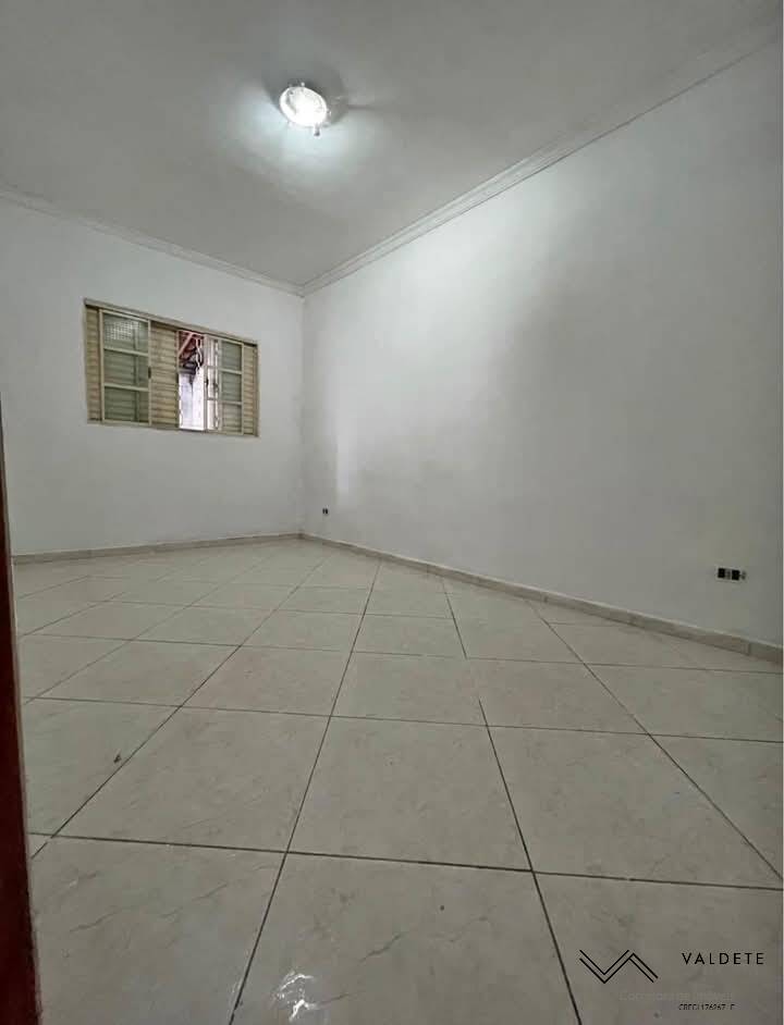 Casa à venda com 3 quartos, 80m² - Foto 11